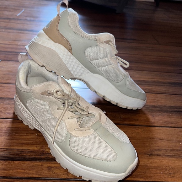 Shoe Dazzle Shoes - Show Dazzle Chunky Tennis Shoes Sz 9.5